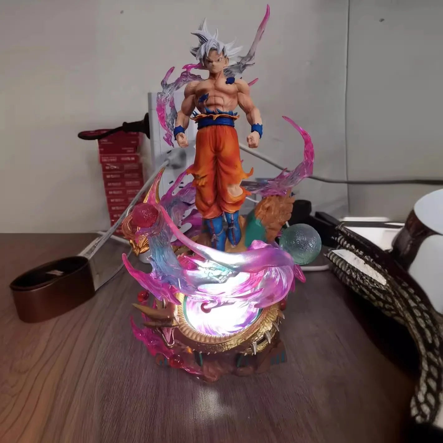 Ultra Instinct Goku Light-Up Statue